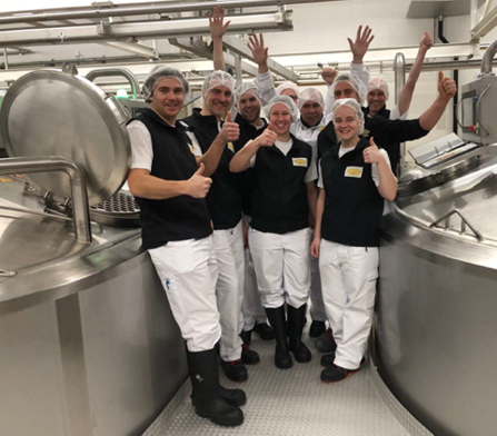 Team Käseproduktions vor dem Produktionsstart am 7.1.2020